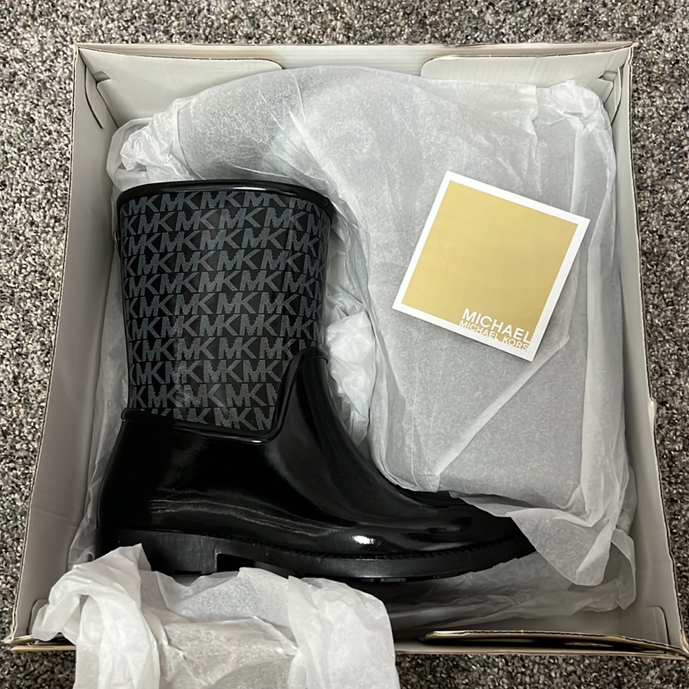 New Michael- Michael kors boots
